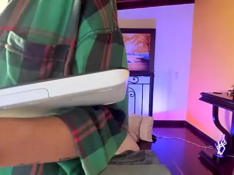 Snapshot of Zulyhenao chatting on 10.15.25 Zulyhenao online show from 10.15.25