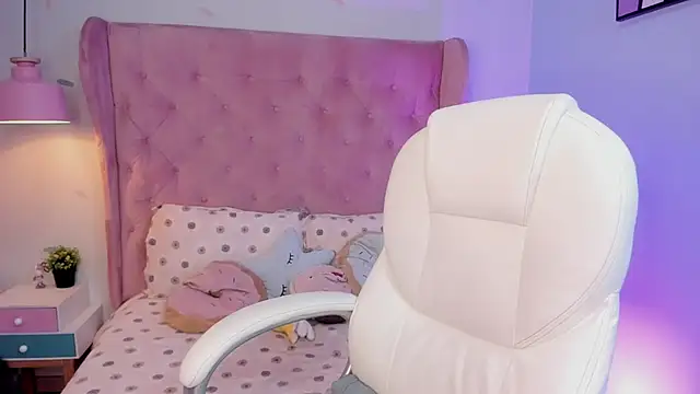 Snapshot of Vanelope_evanss chatting on 11.21.25 Vanelope evanss online show from 11.21.25