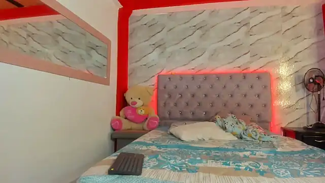 Snapshot of Stefany_Andruw chatting on 11.25.25 Stefany Andruw online show from 11.25.25