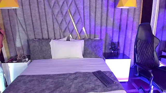 Clohe Bell online show from 12.17.25