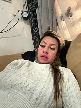 Snapshot of GisellTorres36 chatting on 11.17.25 GisellTorres36 online show from 11.17.25