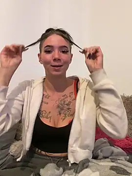 Snapshot of YoungZoexx chatting on 11.10.25 YoungZoexx online show from 11.10.25