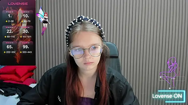 Snapshot of shy_elina01 chatting on 10.05.25 shy elina01 online show from 10.05.25