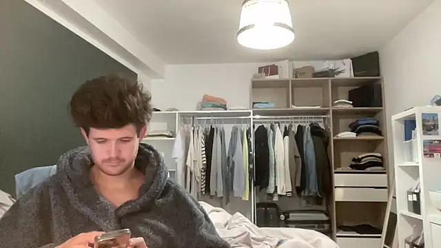 Snapshot of VersaGoo chatting on 10.23.25 VersaGoo online show from 10.23.25