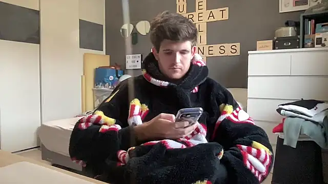 Snapshot of VersaGoo chatting on 11.30.25 VersaGoo online show from 11.30.25