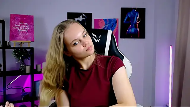 Snapshot of MargoBlonde chatting on 11.08.25 MargoBlonde online show from 11.08.25