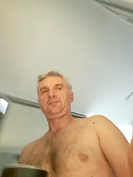 Snapshot of Vintermelon2 chatting on 10.05.25 Vintermelon2 online show from 10.05.25