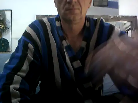 Snapshot of Vintermelon2 chatting on 10.27.25 Vintermelon2 online show from 10.27.25