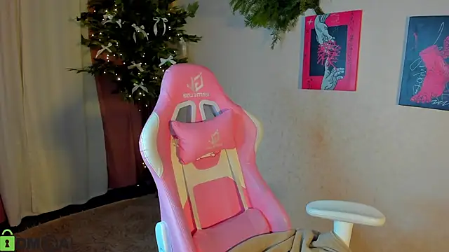 L1na Reeds online show from 12.18.25