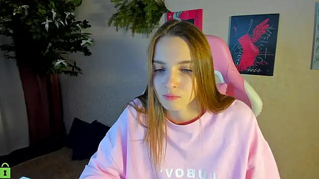 L1na Reeds online show from 12.20.25