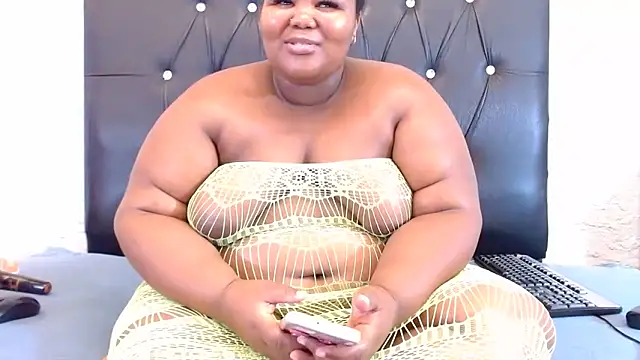 LadyBear2002 online show from 04.08.26