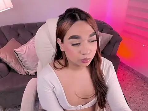 Snapshot of lissascarlett_1 chatting on 11.18.25 lissascarlett 1 online show from 11.18.25