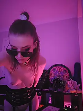 Snapshot of lonely_Cosplay_chick chatting on 11.16.25 lonely Cosplay chick online show from 11.16.25