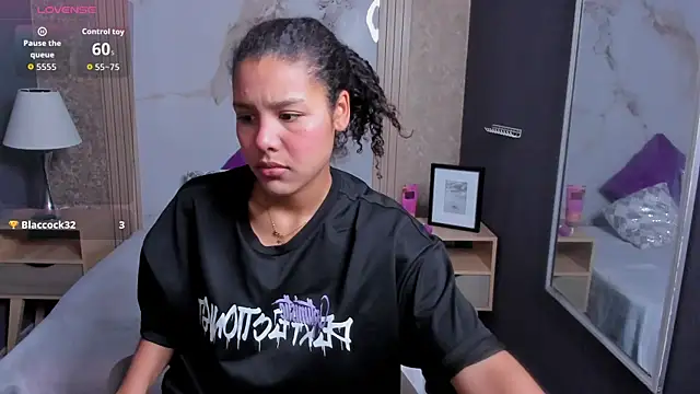 AriaVega online show from 11.24.25