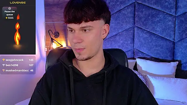 Snapshot of LiamThunder05_ chatting on 10.29.25 LiamThunder05 online show from 10.29.25