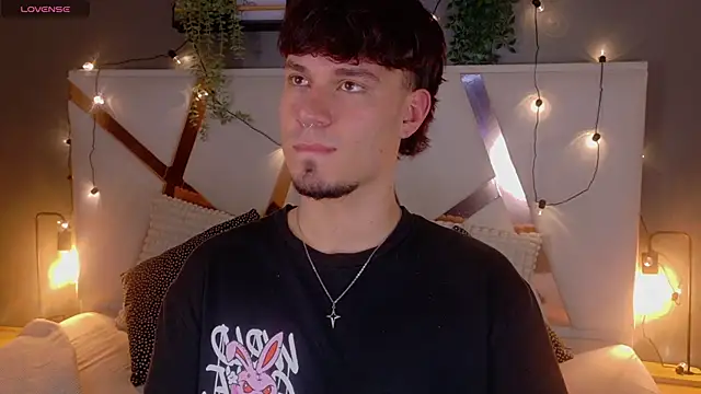 Snapshot of LiamThunder05_ chatting on 11.21.25 LiamThunder05 online show from 11.21.25