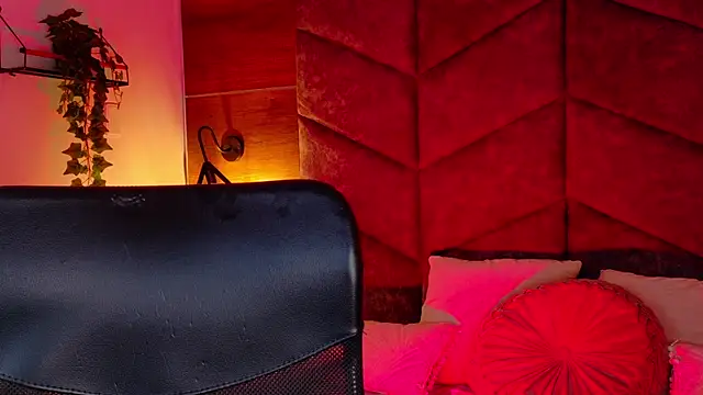 Snapshot of LiamThunder05_ chatting on 11.26.25 LiamThunder05 online show from 11.26.25