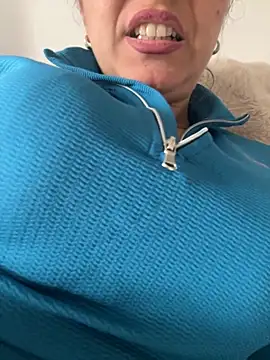 Snapshot of Daiana_Andra chatting on 10.21.25 Daiana Andra online show from 10.21.25