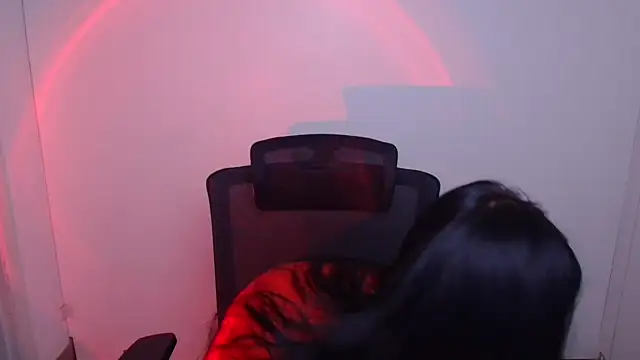 Snapshot of Mona_Esty chatting on 10.06.25 Mona Esty online show from 10.06.25