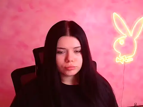 Snapshot of Mona_Esty chatting on 11.28.25 Mona Esty online show from 11.28.25