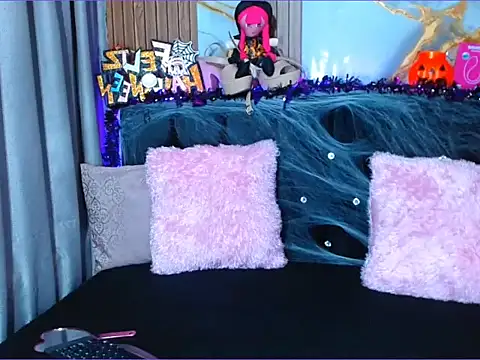 Snapshot of sthephylittle chatting on 10.13.25 sthephylittle online show from 10.13.25