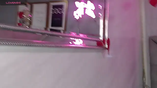 Snapshot of Dayan_v_ chatting on 02.21.26 Dayan v online show from 02.21.26