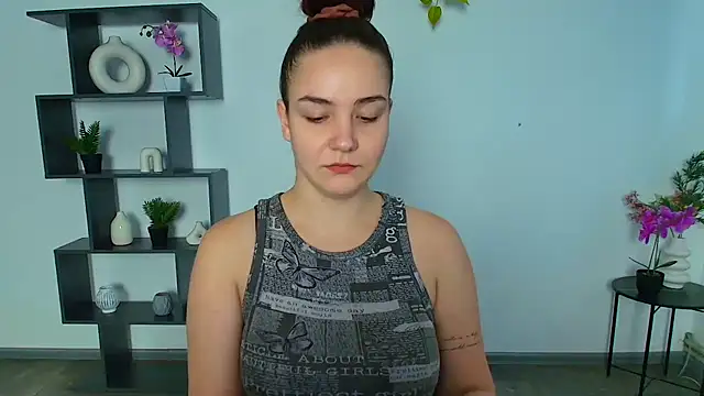 OliviaMontgommery online show from 11.11.25