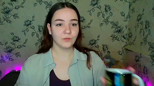 Snapshot of OliviaMontgommery chatting on 04.22.26 OliviaMontgommery online show from 04.22.26