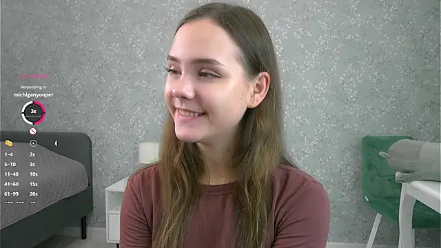 Snapshot of SweetSaraPie chatting on 10.15.25 SweetSaraPie online show from 10.15.25