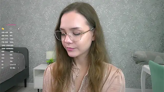 Snapshot of SweetSaraPie chatting on 11.13.25 SweetSaraPie online show from 11.13.25