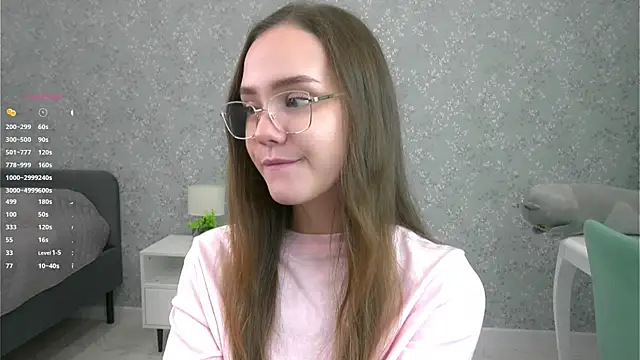 Snapshot of SweetSaraPie chatting on 11.15.25 SweetSaraPie online show from 11.15.25