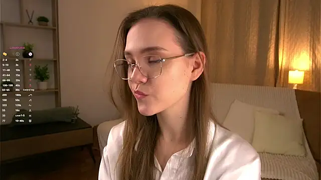 Snapshot of SweetSaraPie chatting on 03.23.26 SweetSaraPie online show from 03.23.26