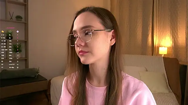 Snapshot of SweetSaraPie chatting on 04.10.26 SweetSaraPie online show from 04.10.26