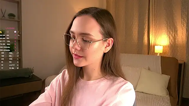 Snapshot of SweetSaraPie chatting on 04.15.26 SweetSaraPie online show from 04.15.26