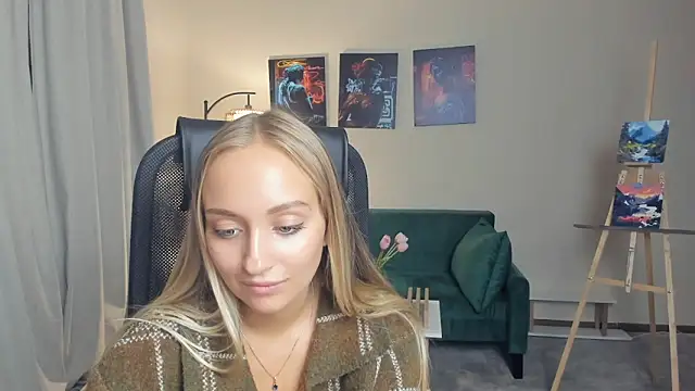 Snapshot of MikeDreese chatting on 10.06.25 MikeDreese online show from 10.06.25