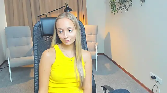 Snapshot of MikeDreese chatting on 10.14.25 MikeDreese online show from 10.14.25