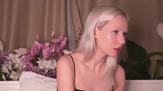 Snapshot of RanyThomson chatting on 11.02.25 RanyThomson online show from 11.02.25