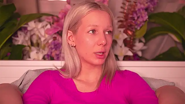 Snapshot of RanyThomson chatting on 11.27.25 RanyThomson online show from 11.27.25