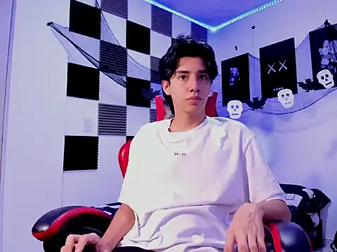 Snapshot of jeycobb chatting on 10.23.25 jeycobb online show from 10.23.25