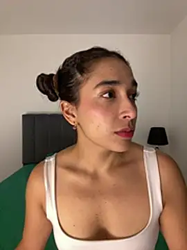 Snapshot of SabrinaEvanss_ chatting on 05.17.26 SabrinaEvanss online show from 05.17.26