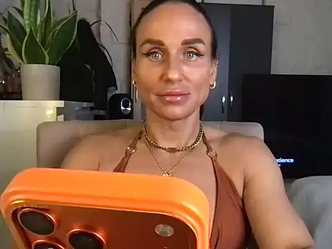 GluteQueenE online show from 11.27.25