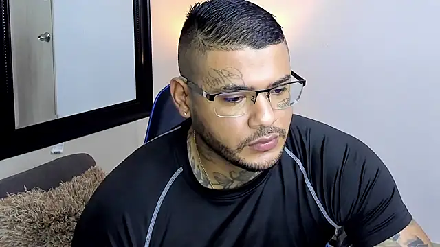 Snapshot of MICHELL_ARTHUS_ chatting on 10.11.25 MICHELL ARTHUS online show from 10.11.25