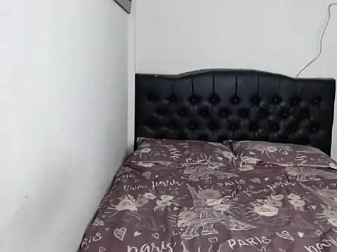 Snapshot of linnaskinyy chatting on 12.18.25 linnaskinyy online show from 12.18.25