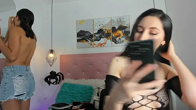 Snapshot of kiara_and_christy chatting on 10.18.25 kiara and christy online show from 10.18.25