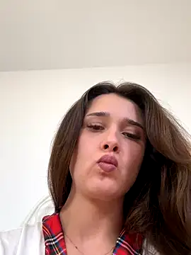 Snapshot of MayaVonDe chatting on 11.04.25 MayaVonDe online show from 11.04.25