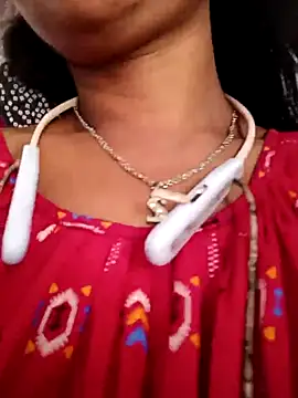 Snapshot of Hotty-romi3 chatting on 11.19.25 Hotty-romi3 online show from 11.19.25