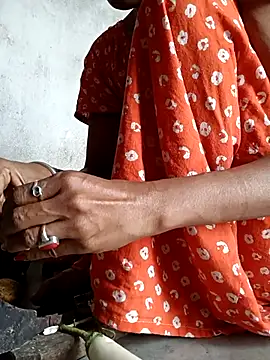 Snapshot of Hotty-romi3 chatting on 11.27.25 Hotty-romi3 online show from 11.27.25