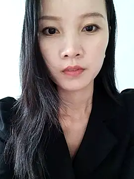 Snapshot of Mile-m chatting on 10.04.25 Mile-m online show from 10.04.25