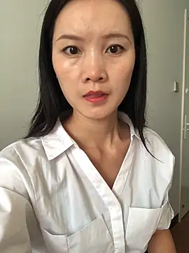 Snapshot of Mile-m chatting on 10.09.25 Mile-m online show from 10.09.25