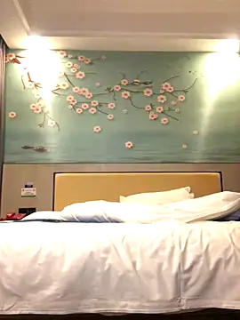 Snapshot of Mile-m chatting on 11.04.25 Mile-m online show from 11.04.25